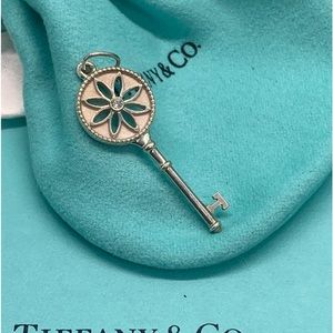 🔑Tiffany & Co. 1 1/2” Diamond Daisy Key Pendant